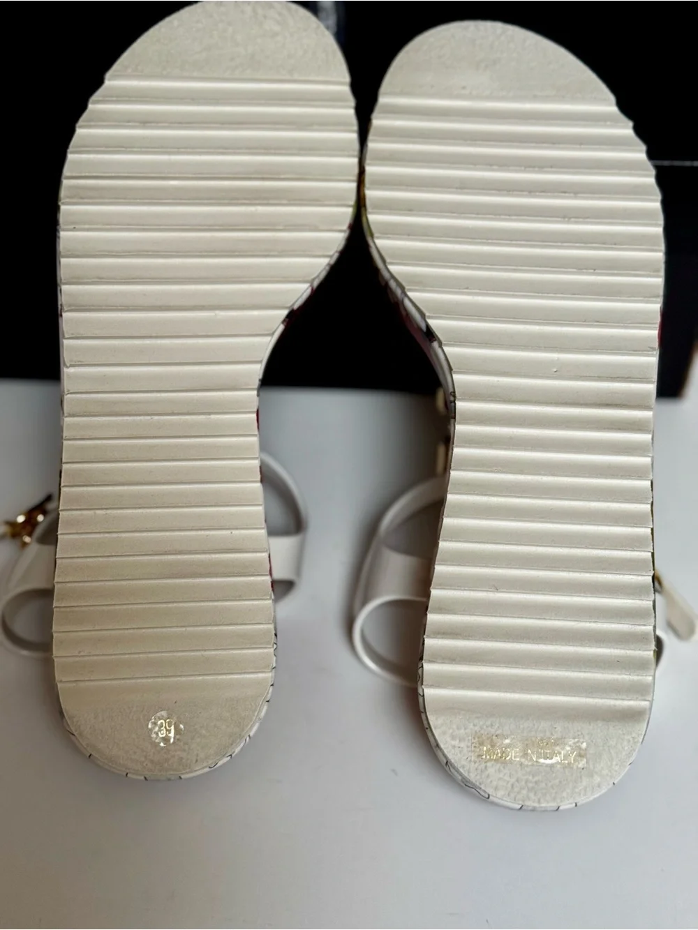 Dolce & Gabbana Poppy/Daisy T-Strap Platform Sandals w/Swarovski Crystals Size 9